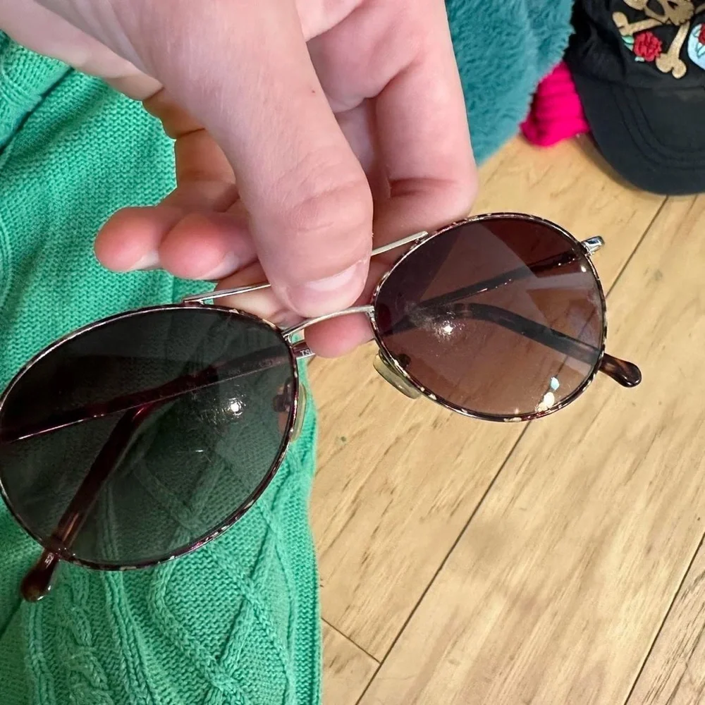 Elegant Tortoise Shell Sunglasses